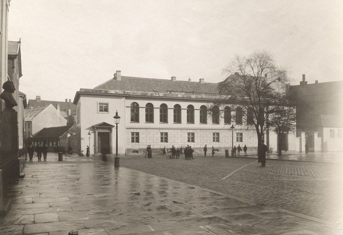Metropolitanskolen set fra Frue Plads ca. 1905. Foto: Johannes Hauerslev. www.kbhbilleder.dk